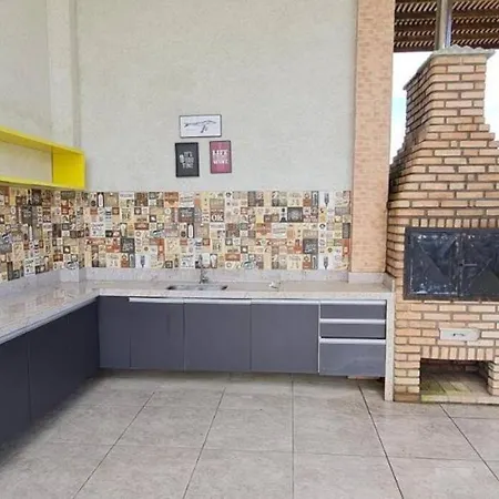 Apartamento em Condomínio com Piscinas-3